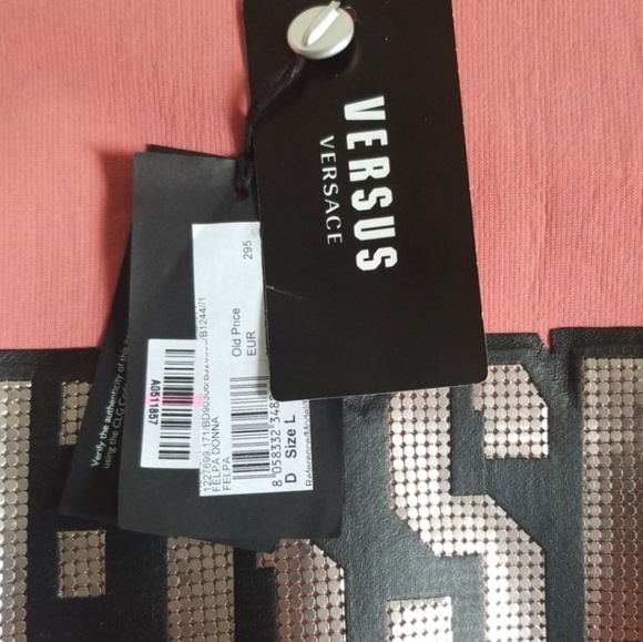 NEW VERSUS VERSACE Cropped Patch Logo Sweatshirt - Picture 7 of 8